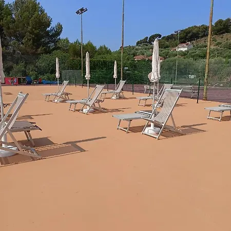 アパートホテル Il Borgo Della Rovere サン・バルトロメーオ・アル・マーレ